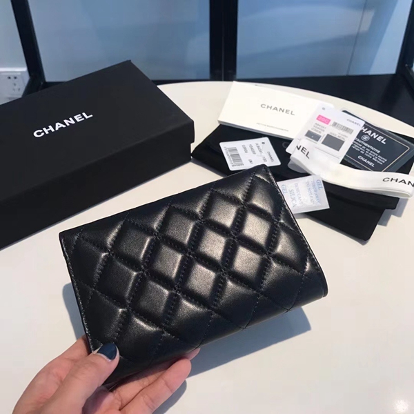 シャネル財布側面デザイン